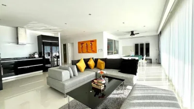 海景两居室公寓 — Sunset Plaza Condominium